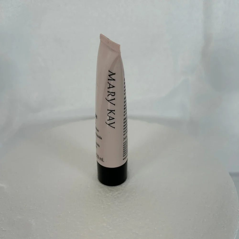 Mary Kay TimeWise Matte Wear Liquid Foundation Ivory 4 Combination Oily Skin 1oz